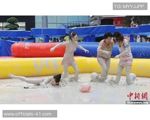 泥浆中绽放的青春魅力美女泥浆足球赛引爆夏日激情与欢笑