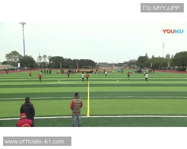 疯狂的足球最新一期深度解析赛季动态与球员表现精彩回顾 疯狂的足球最新一期深度解析赛季动态与球员表现精彩回顾