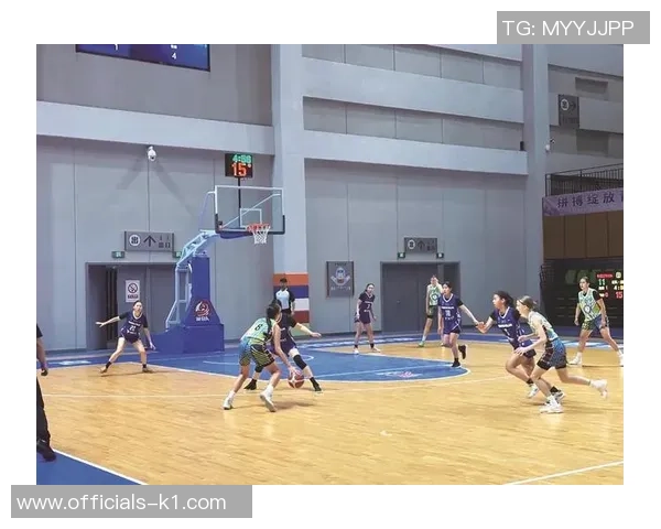 篮球的样式与文化交融探讨运动精神与时尚潮流的结合之美 篮球的样式与文化交融探讨运动精神与时尚潮流的结合之美